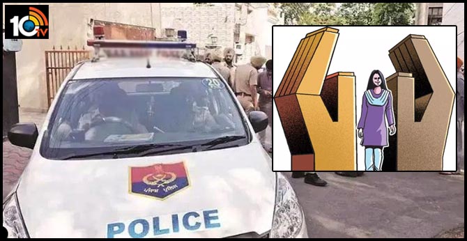 woman phoned the dial 100 : The cops who were safely added to her home