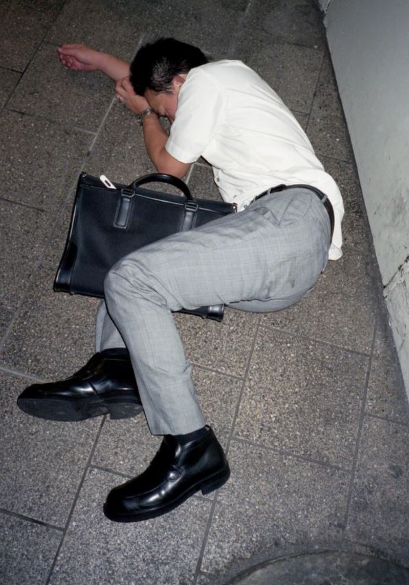 Japan Corporate Workers Sleeping on Streets During Their 60-Hour Weeks