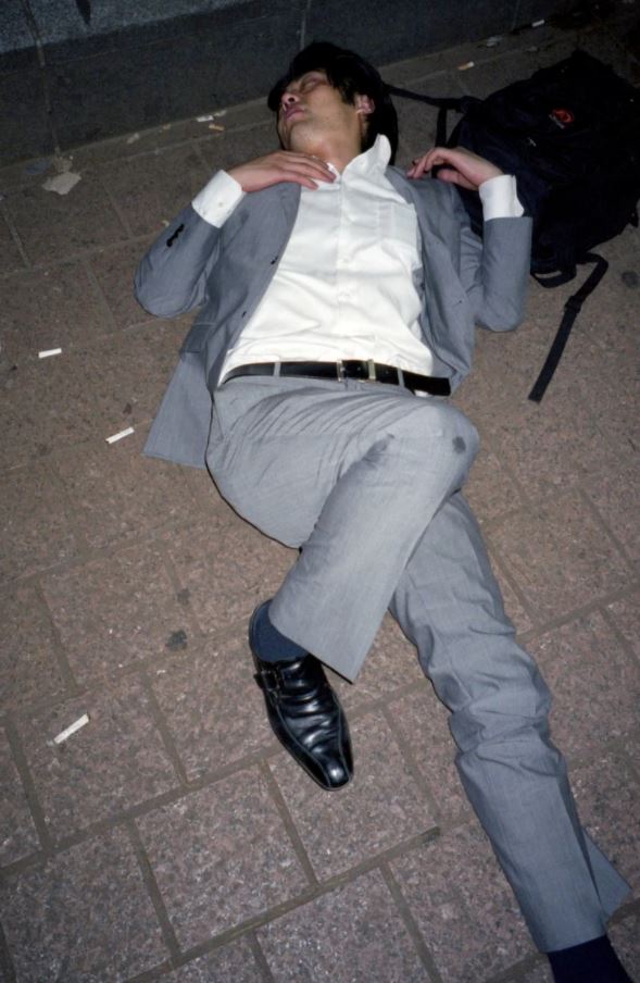 Japan Corporate Workers Sleeping on Streets During Their 60-Hour Weeks
