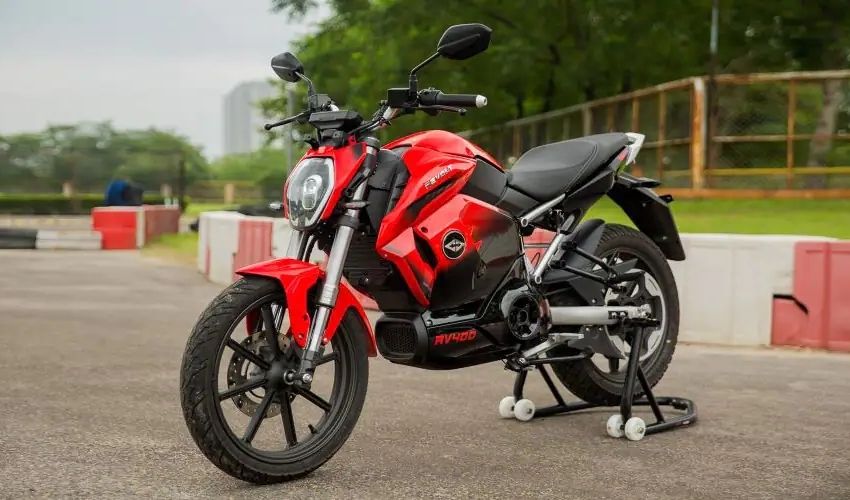 Revolt Rv400