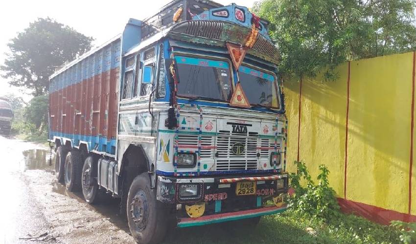 హత్యకు కారణమైన లారీ